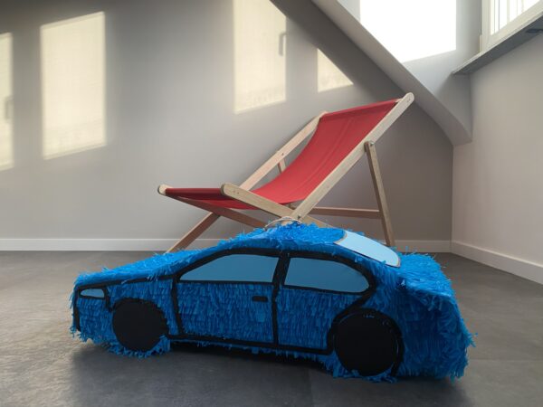 Blaue Sportwagen-Piñata - Volle Geschwindigkeit zum Spaß!